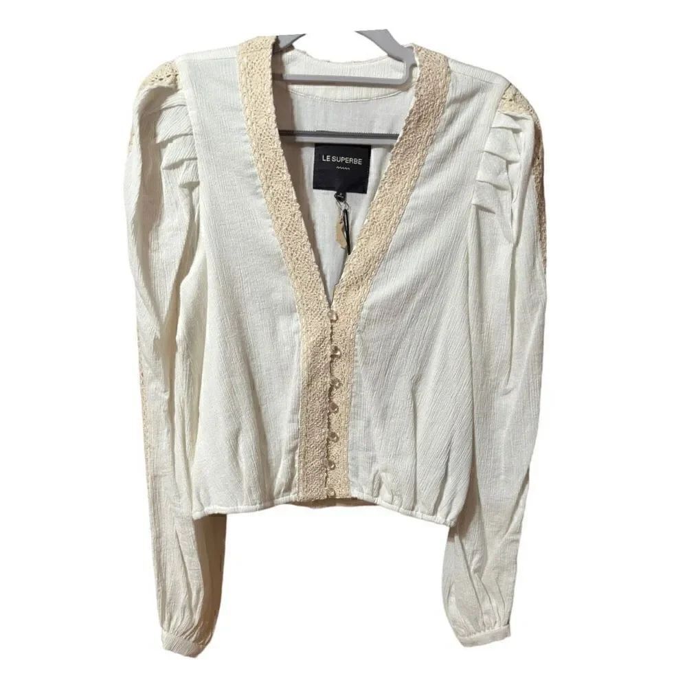 NWT Le Superbe vacation ready blouse size 2 cream colored